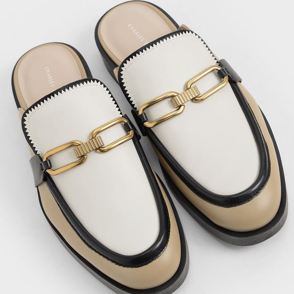 NWT Chain Link Flat Mules Size 39/ 8.5